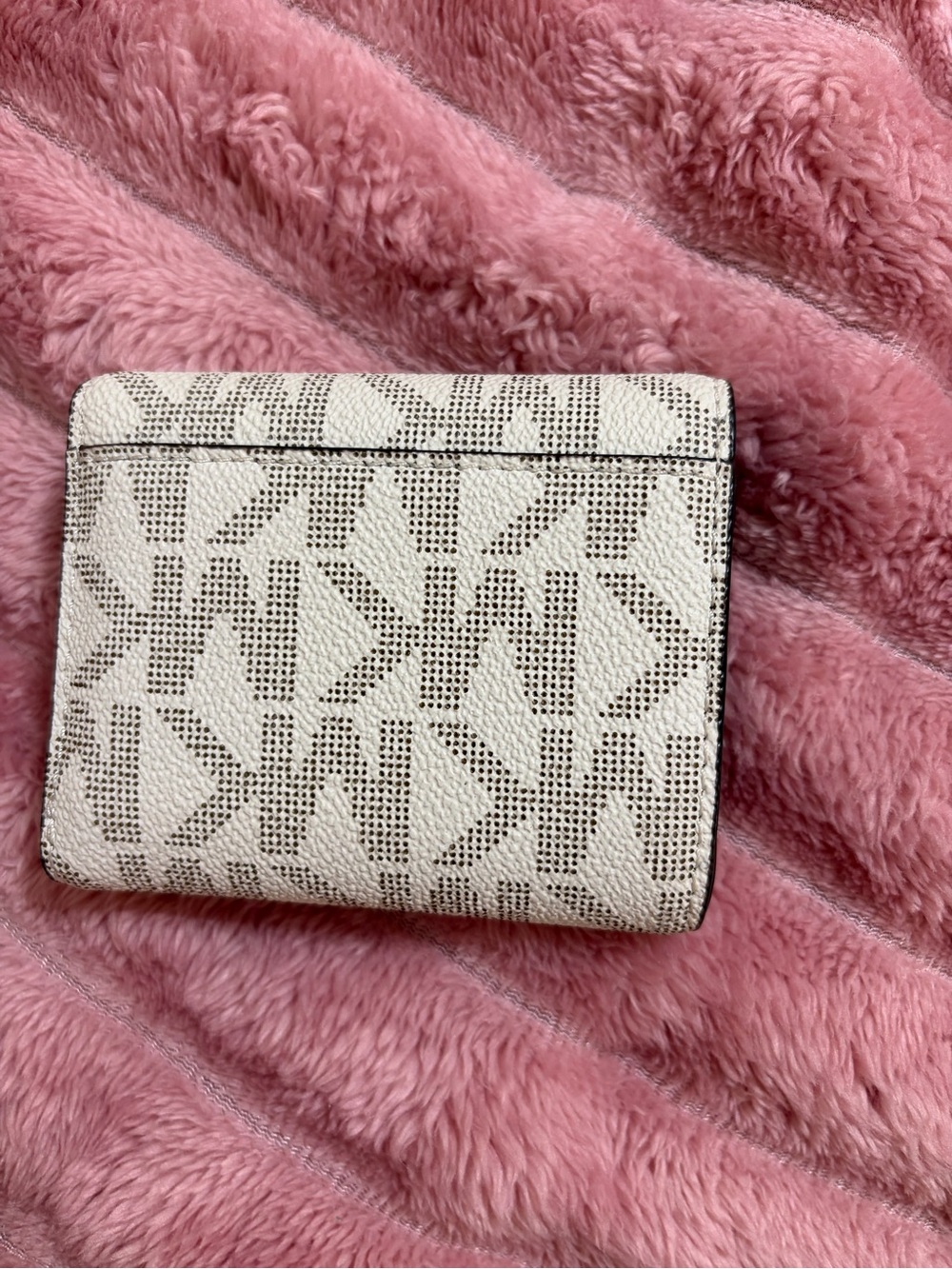 Michael Kors Cream Logo Compact Trifold Wallet with Gold Hardware - Picture 2 of 6